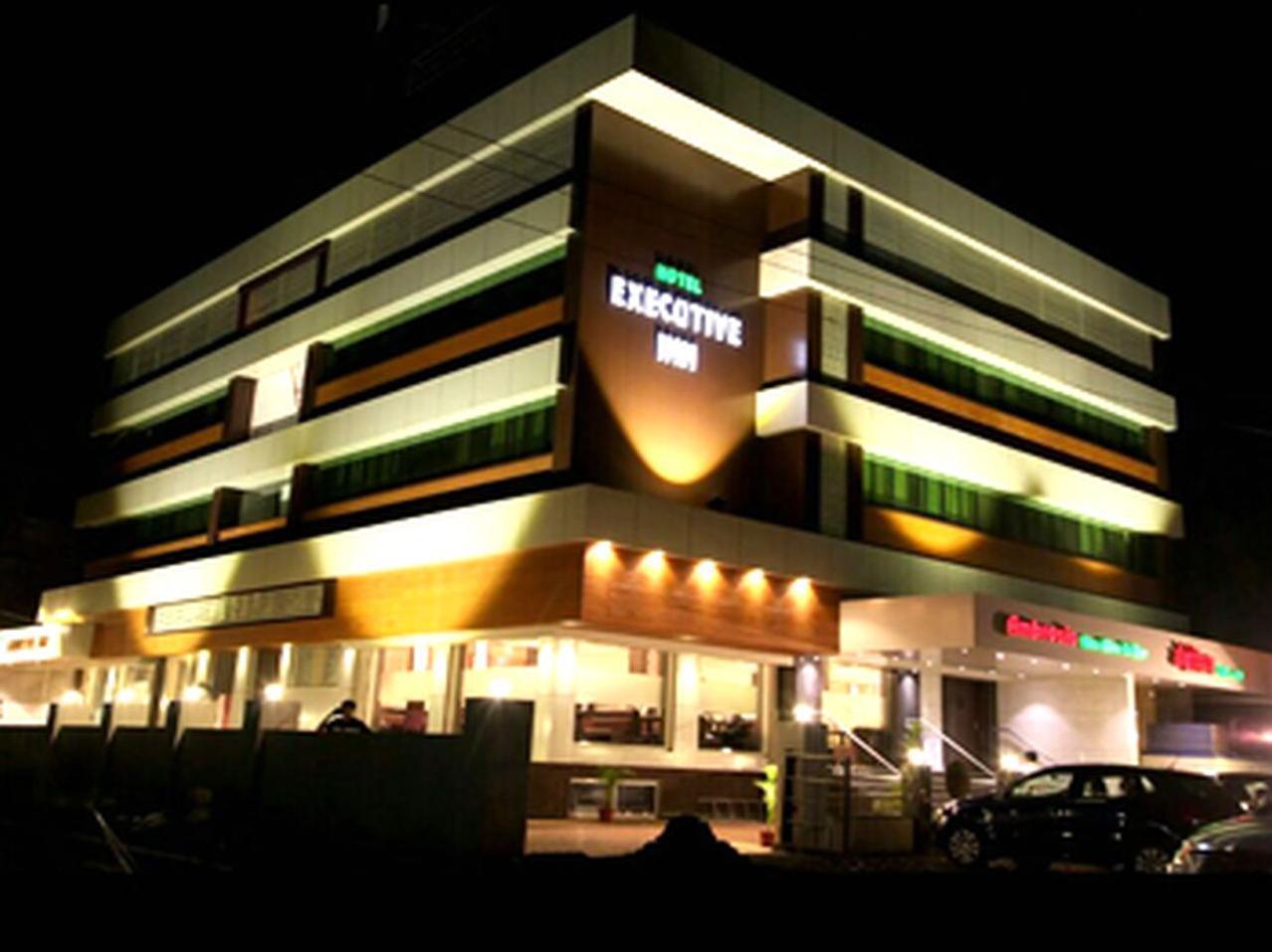 Hotel Executive Inn Taloje Exterior photo